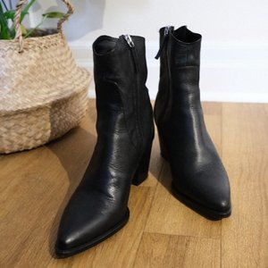LEATHER HEELED COWBOY ANKLE BOOTS (US8, EU39)